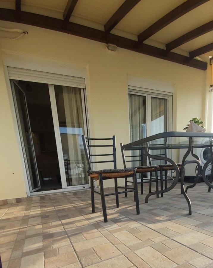 Marge Apt Arta Exterior foto